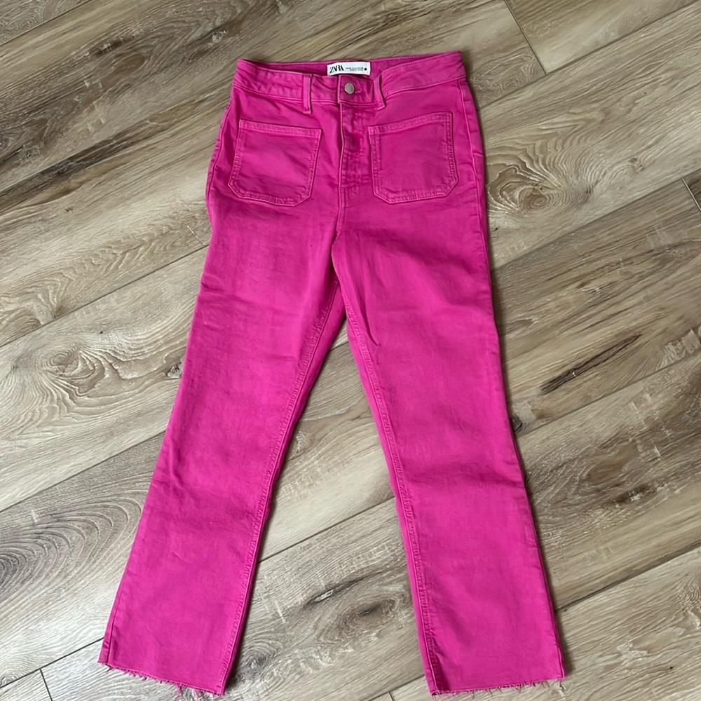 Never work magenta cropped Zara pants size US 4